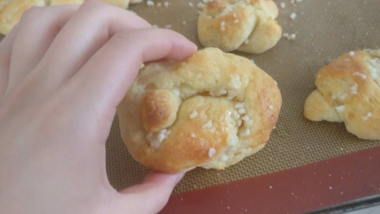 Garlic Knots (aka the easiest bread ever)